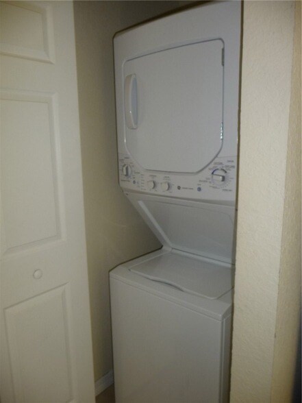 Building Photo - 515 Calamondin Way SW
