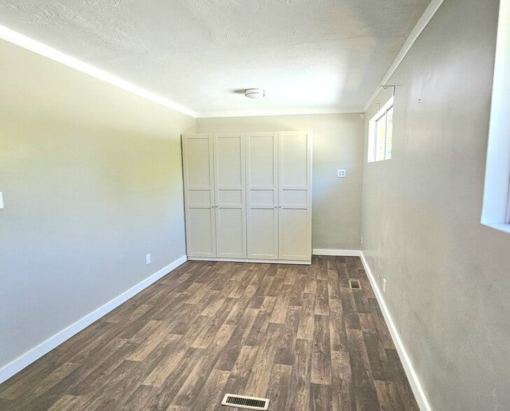 Building Photo - 323 E Harrison Ave