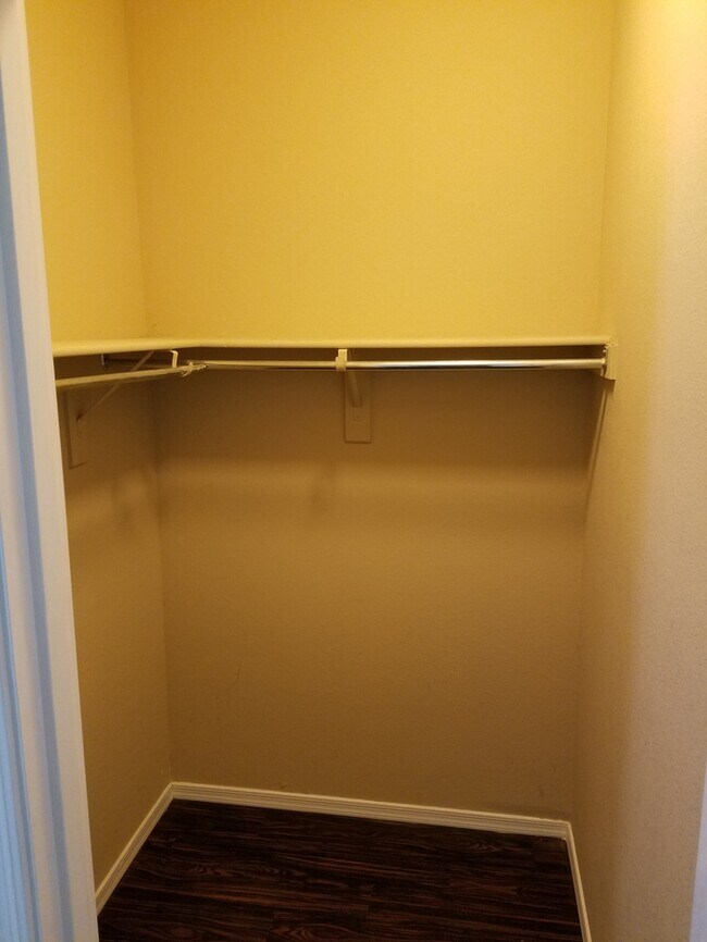 Building Photo - Beautiful 3/2 plus a den for rent near 27th Ave. & Roeser Rd.