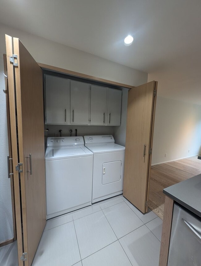Building Photo - Capitol Hill Condo Available in June - Two Bedroom, High Floor Unit w/ A/C