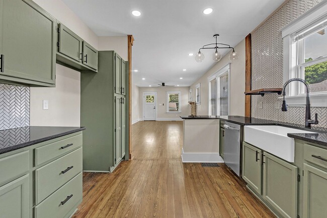 Building Photo - 2245 Monroe Ave