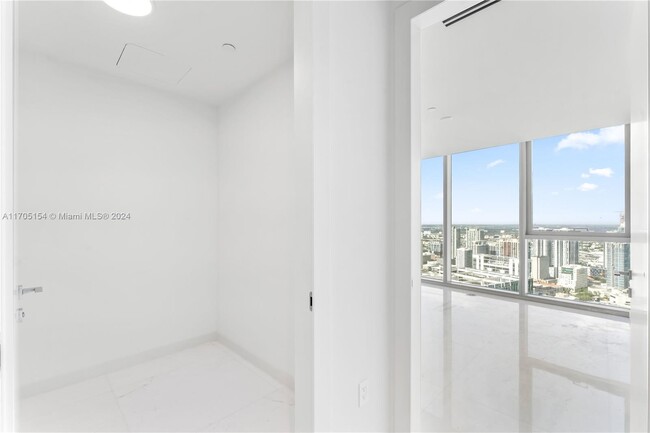 Building Photo - 300 Biscayne Boulevard Way