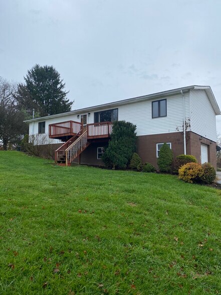 Building Photo - 215 Canfield St