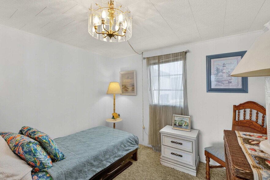 Building Photo - 718 S Green Cir