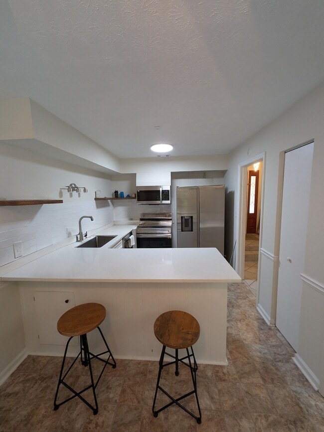 Building Photo - 5480 Chemin De Vie NE