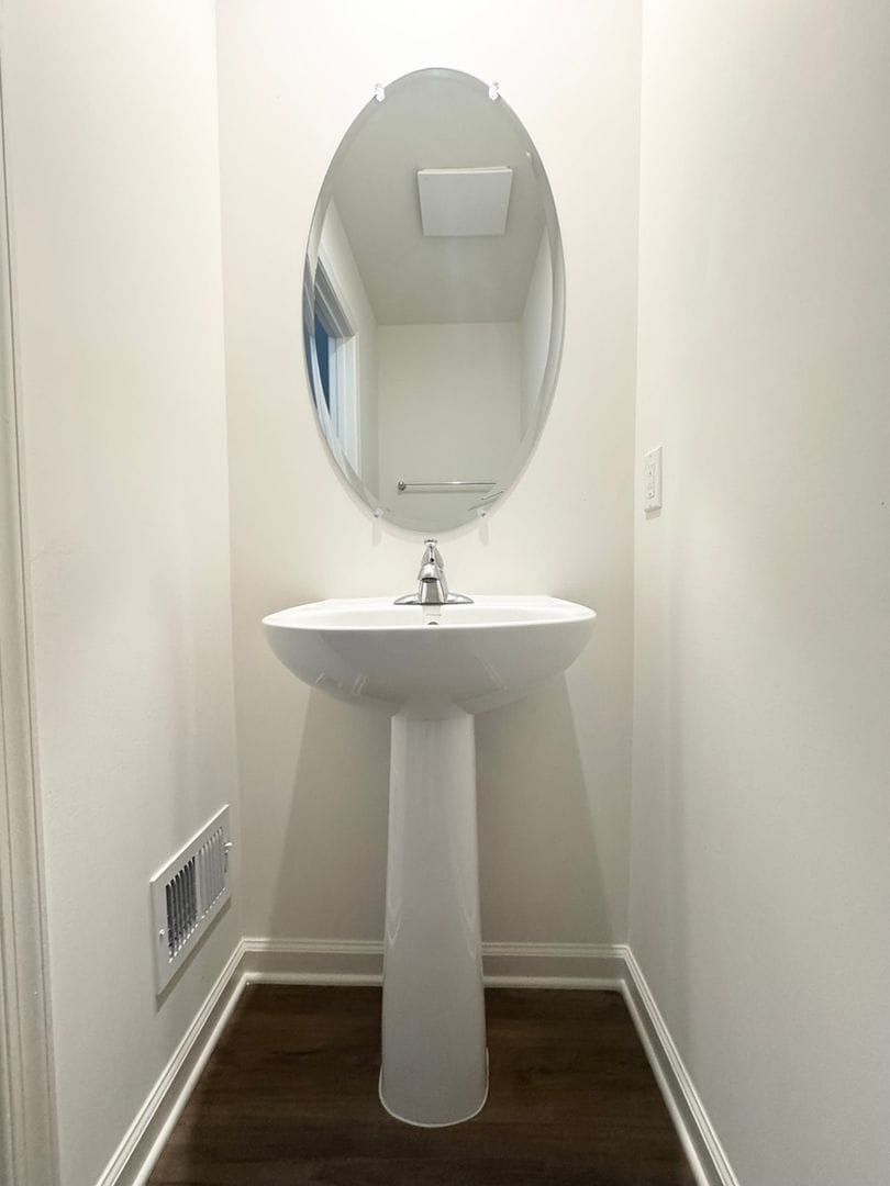 Building Photo - 229 Clifton Mnr