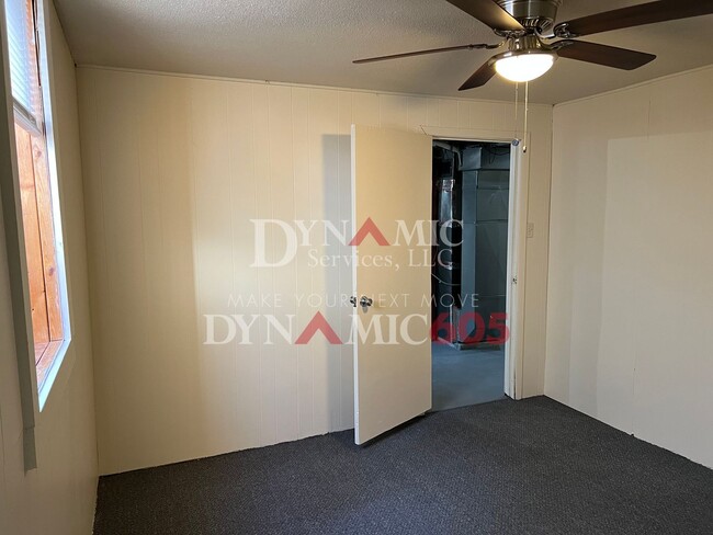 Building Photo - 4BD/2BA House with Double Garage by August...