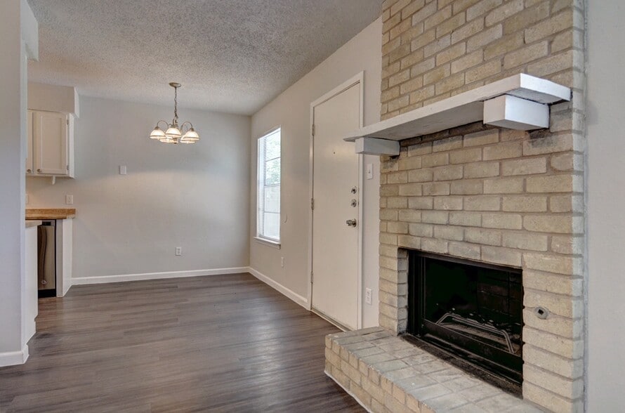 Building Photo - 410 Vista W Ct