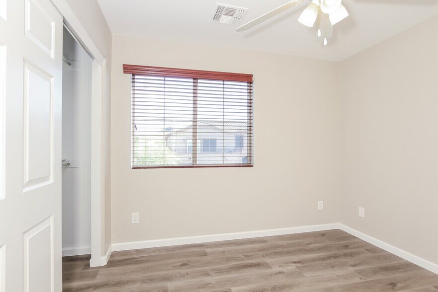 Building Photo - 26681 N Babbling Brook Dr