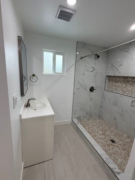 Building Photo - 9136 Clancey Ave