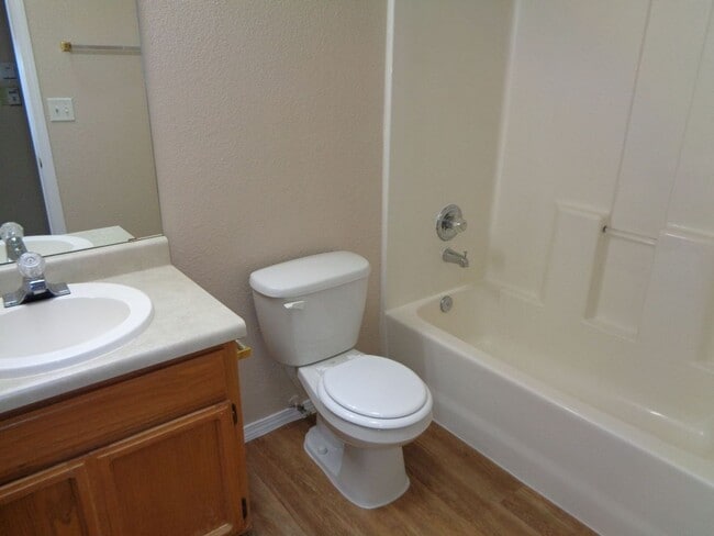 Building Photo - Adorable Single Level Eastside Home With E...