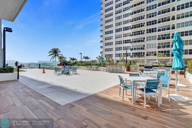 Building Photo - 3750 Galt Ocean Dr