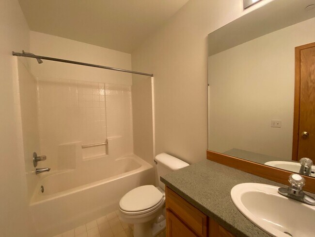 Building Photo - Large Dupont Home ~ Northwest Landing Comm...
