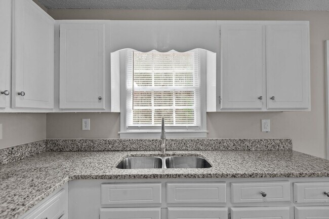Building Photo - Cute Remodeled home in Cul-de-sac