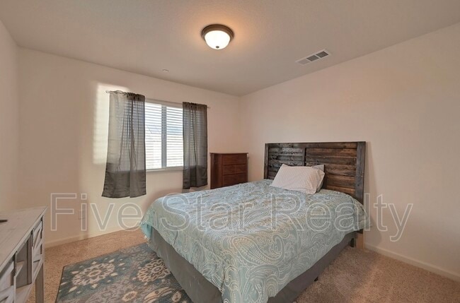 Building Photo - 5609 Peach Tree Dr