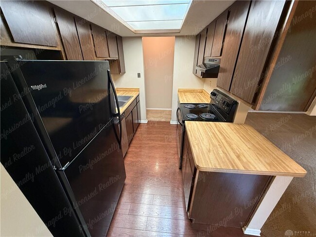 Building Photo - 4418-4420 Edelweiss Dr