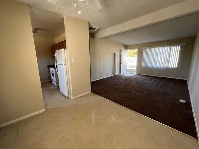Building Photo - 312 Sahara Dr
