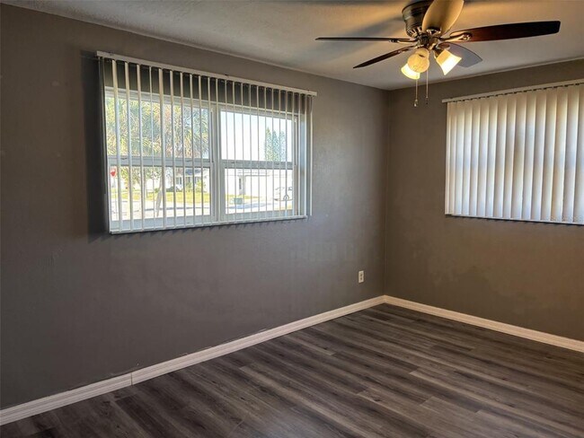 Building Photo - 4940 Shell Stream Blvd