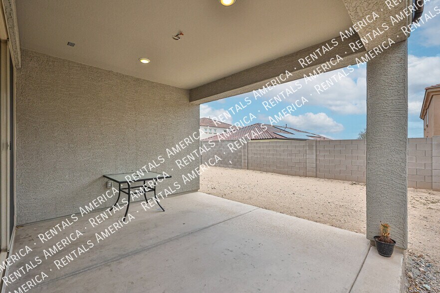 Building Photo - 30041 W Earll Dr