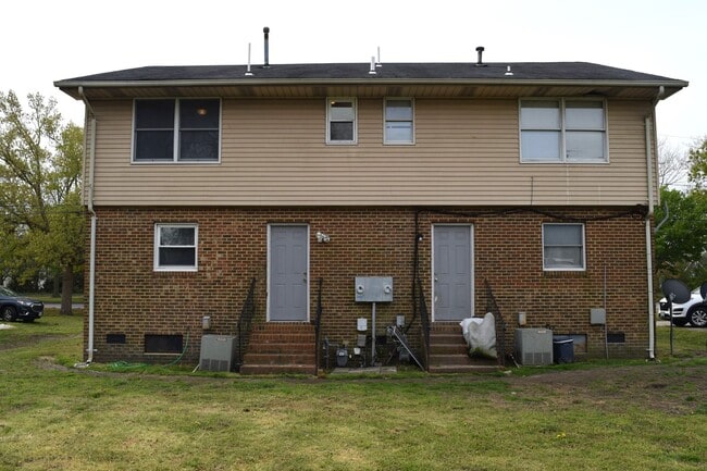 Building Photo - 215 Settlers Landing Road