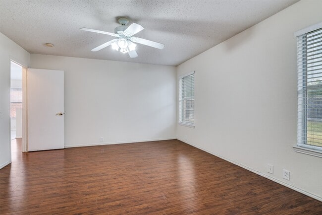 Building Photo - 206 Trenton Dr