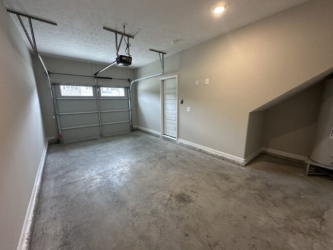 Building Photo - Brand New 4 Bed 3 Bath Townhome In Shelbyville