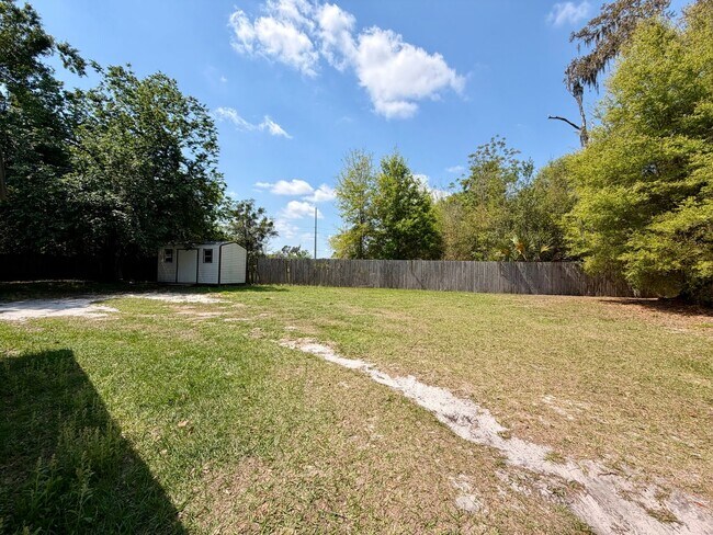 Building Photo - 3 bedroom/ 2 bath in Lakeland