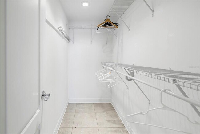 Building Photo - 1 Beach Dr SE