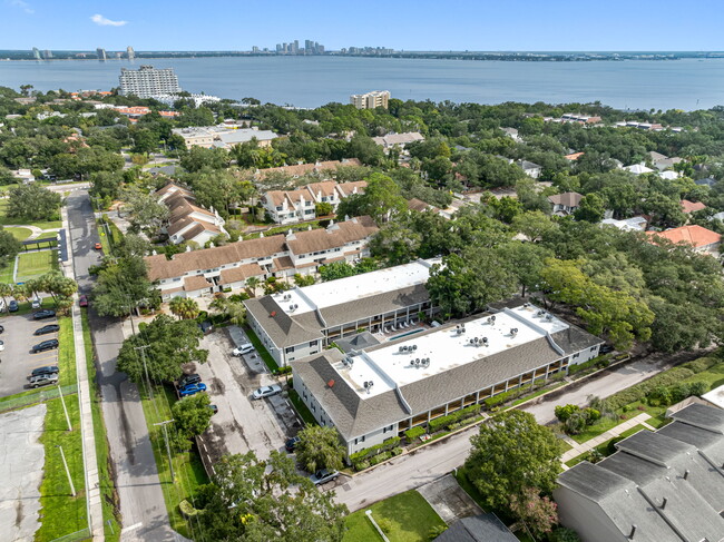 Building Photo - 5221 Bayshore Blvd