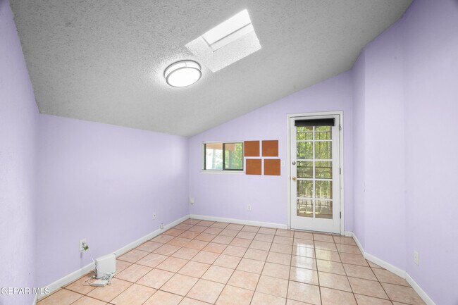 Building Photo - 4644 Loma De Cobre Dr