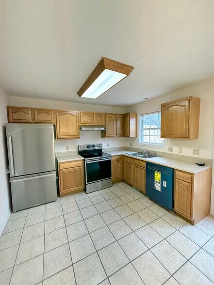 Building Photo - 204 Amanda Ln