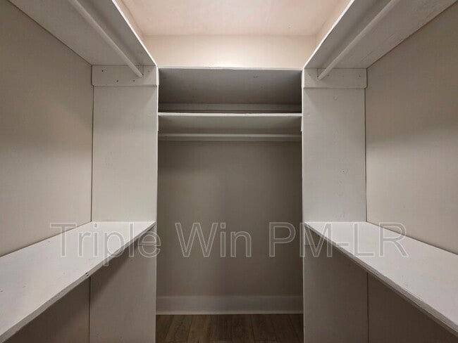 Building Photo - 202 Rosemary Ln