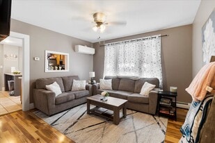 Building Photo - 39 Hudson St