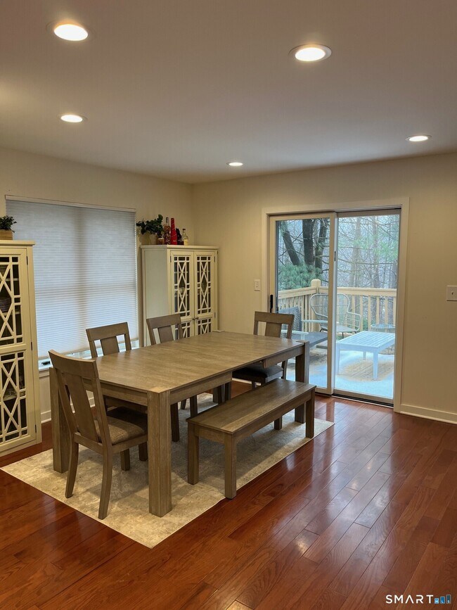 Building Photo - 6 Timberline Dr