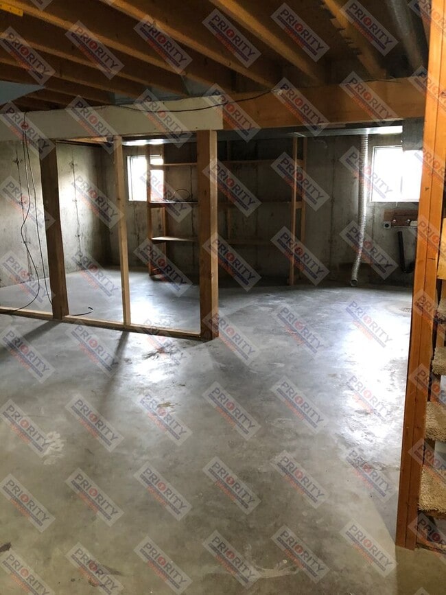 Building Photo - 802 Greenway Dr