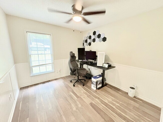 Building Photo - 415 Mayfield Dr