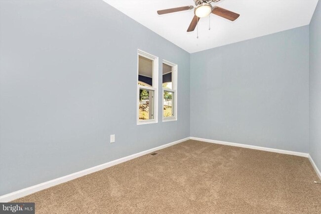 Building Photo - 404 Cedarleaf Ave