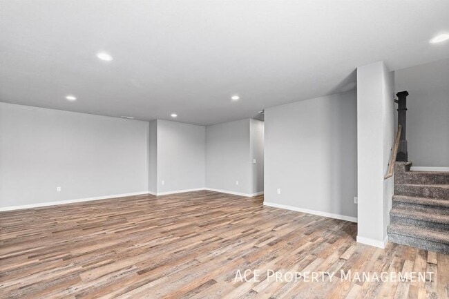 Building Photo - 304 Giants Dr