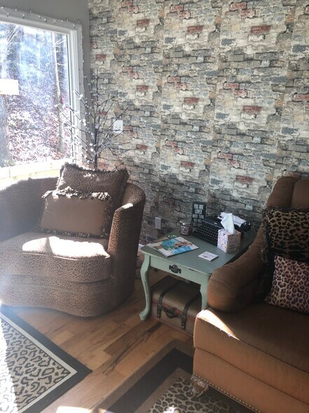 Tenant living room - 11 Tarpon Trl SE