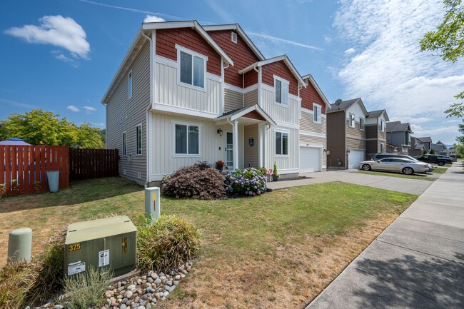 Building Photo - Amazing Home in Orting!!