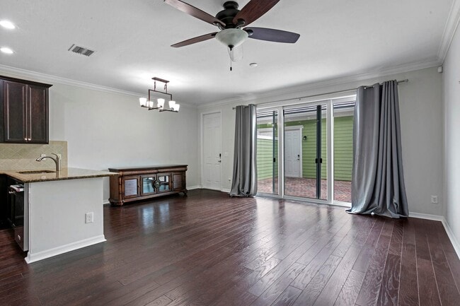 Building Photo - 1114 Sweet Hill Dr