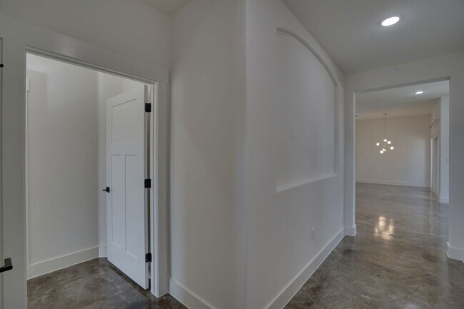 Building Photo - 106 Cardinal Wds