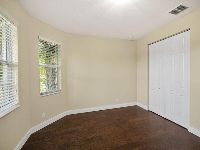 Building Photo - 12190 SW Bennington Cir