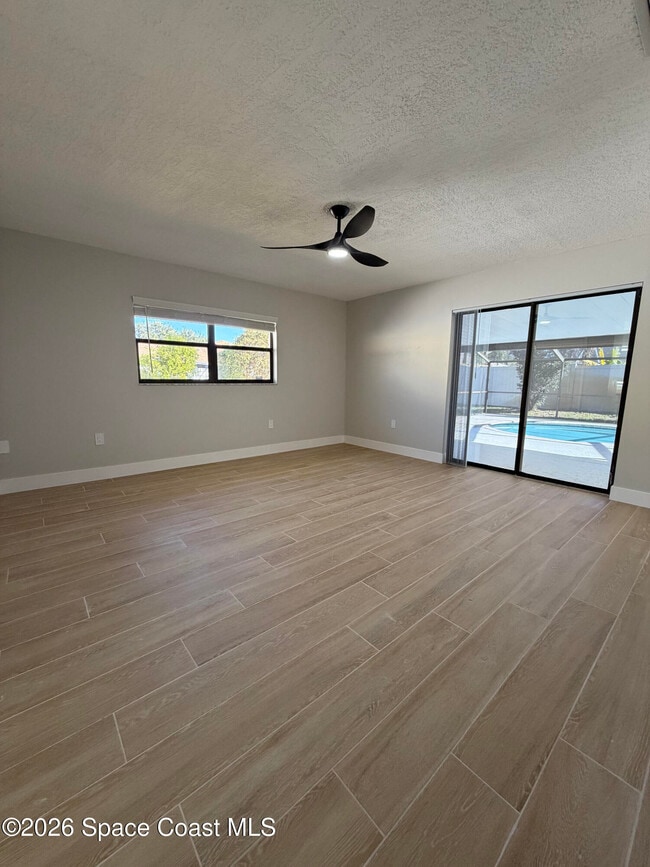 Building Photo - 845 Juniper Cir