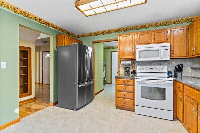 Building Photo - 2422 Cedar Crest Dr