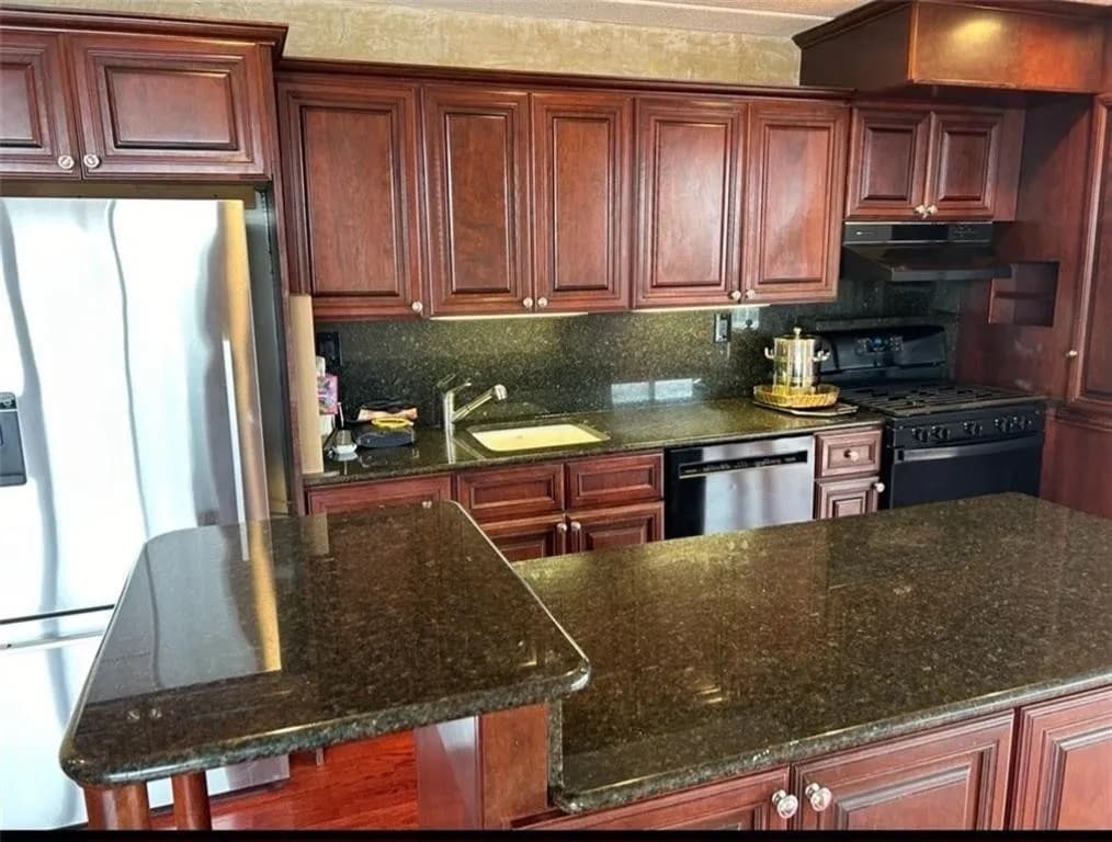 Kitchen - 9921 4th Ave