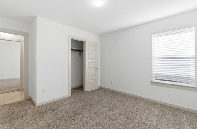Building Photo - 30034 Reagans Rnch Dr