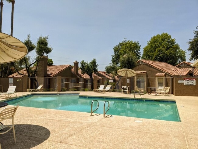 Building Photo - Olive Square 2 Bedroom Townhouse