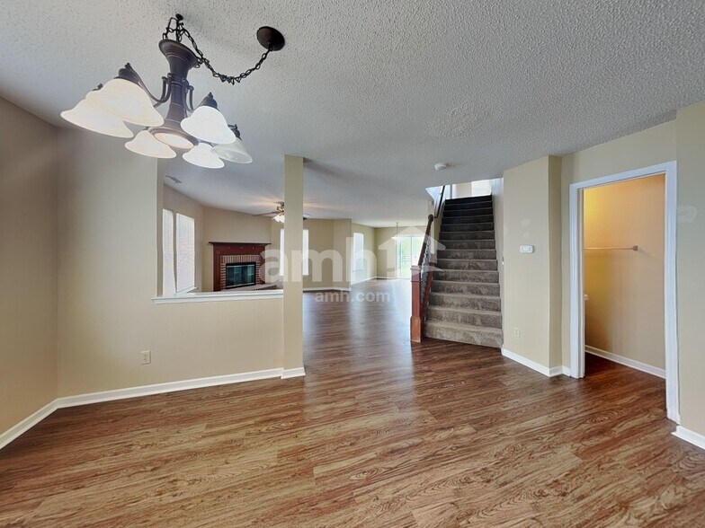 Building Photo - 1619 Howell Dr