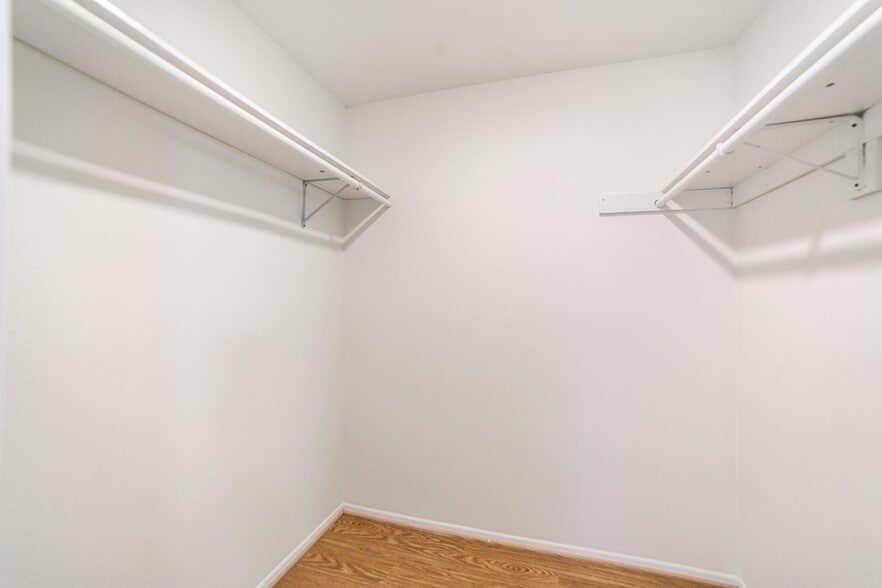 Building Photo - 9743 Reseda Blvd #3